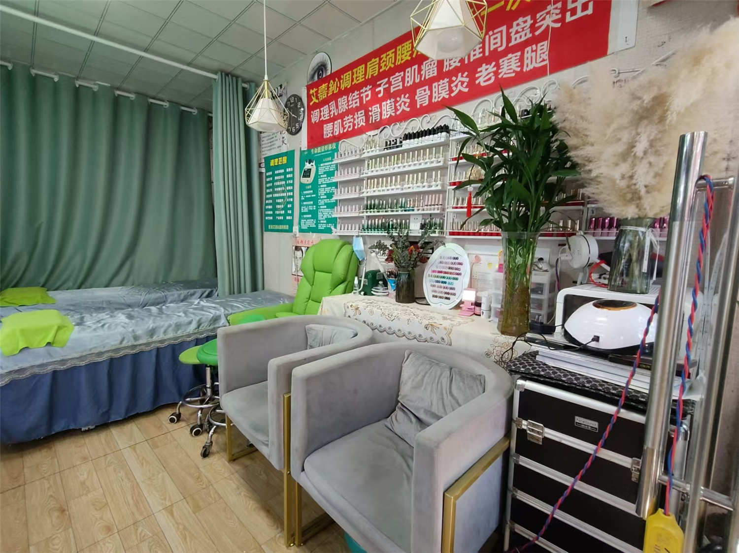 盐务街宅吉路临街6年美甲店转让 可空转